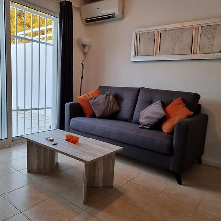 Immaculate And Modern 1 Bedroomed Apartment 데니아 외부 사진