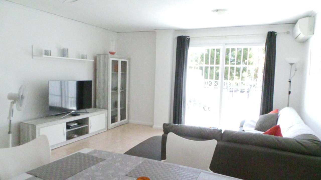 Immaculate And Modern 1 Bedroomed Apartment 데니아 외부 사진